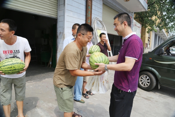 廣告公司：酷暑夏日送清涼，點(diǎn)滴關(guān)懷入人心